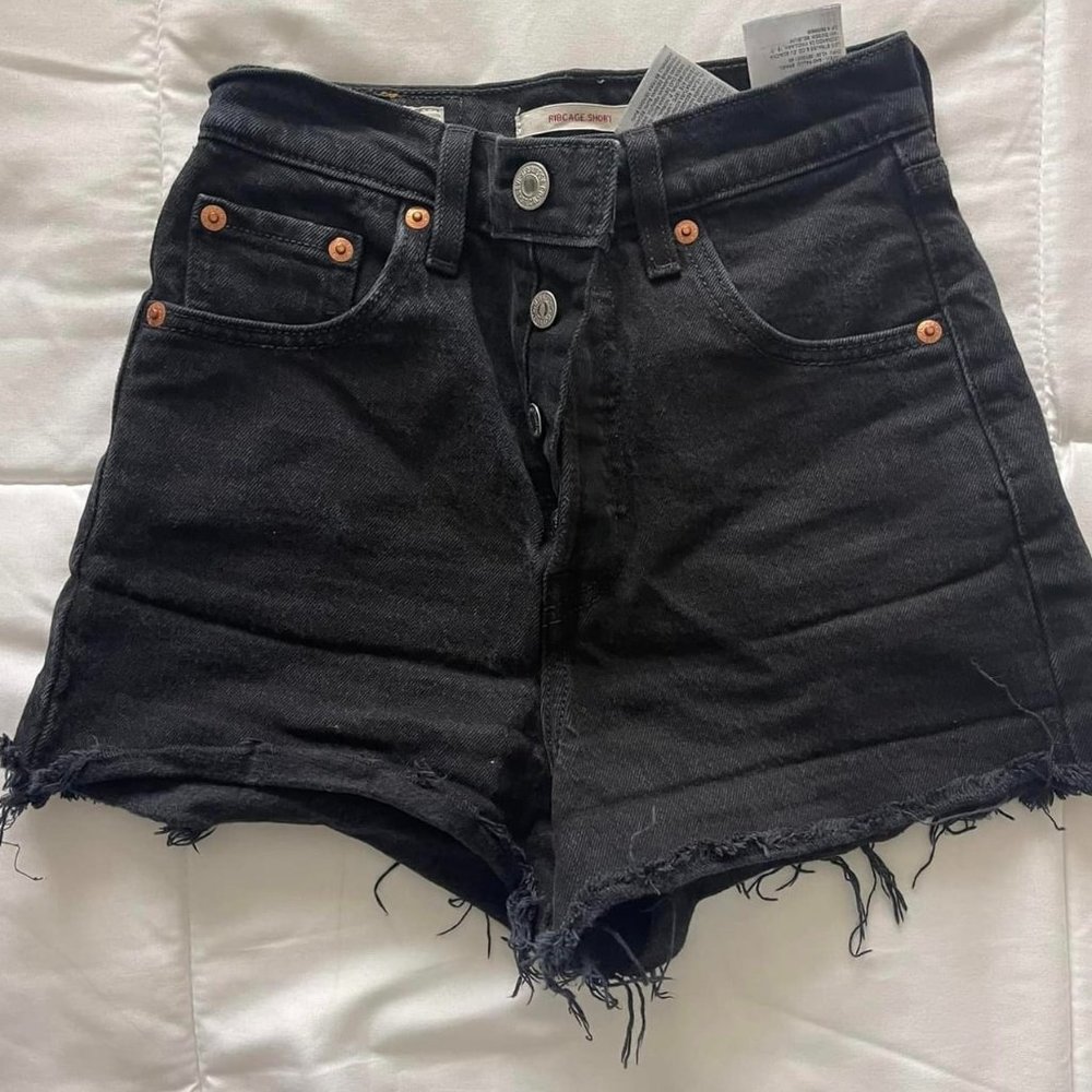 LEVI'S PREMIUM RIBCAGE WOMEN'S DENIM SHORTS